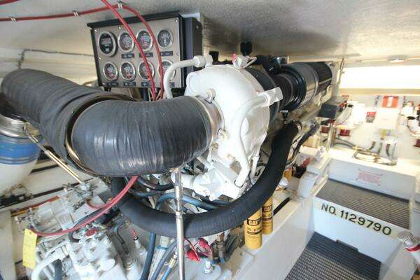 Hatteras 60 Convertible Yacht For Sale
