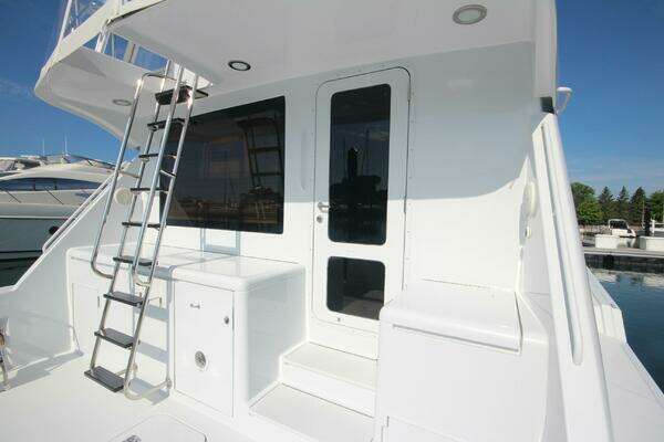Hatteras 60 Convertible Yacht For Sale