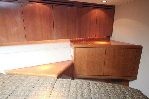 Hatteras 60 Convertible Yacht For Sale