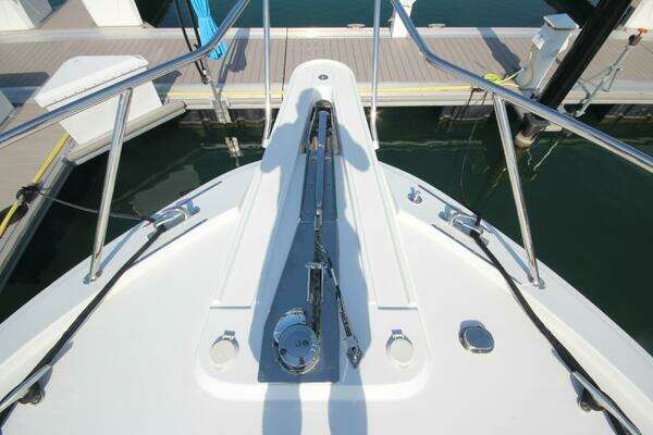 Hatteras 60 Convertible Yacht For Sale