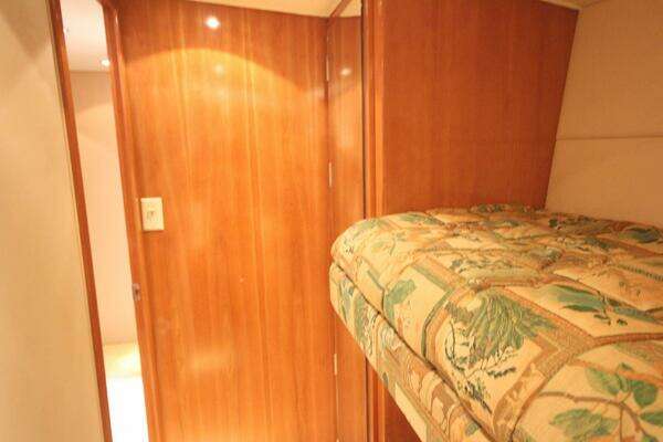 Hatteras 60 Convertible Yacht For Sale