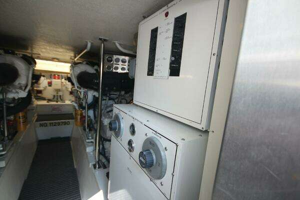 Hatteras 60 Convertible Yacht For Sale