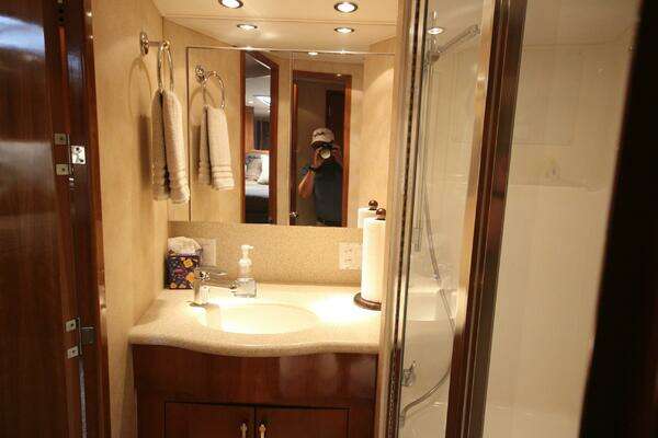 Hatteras 60 Convertible Yacht For Sale