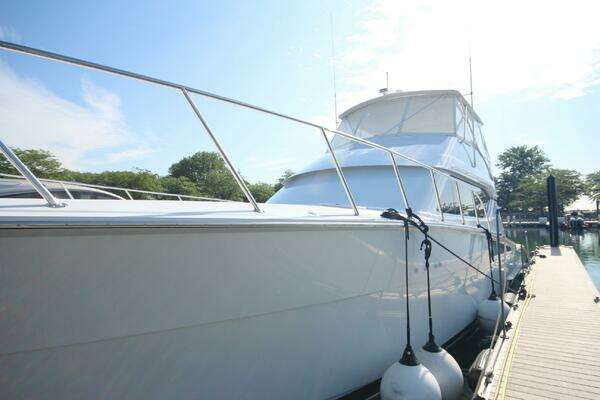 Hatteras 60 Convertible Yacht For Sale