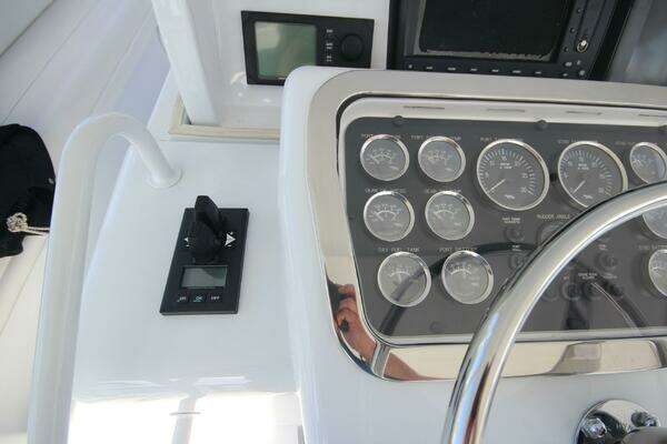 Hatteras 60 Convertible Yacht For Sale