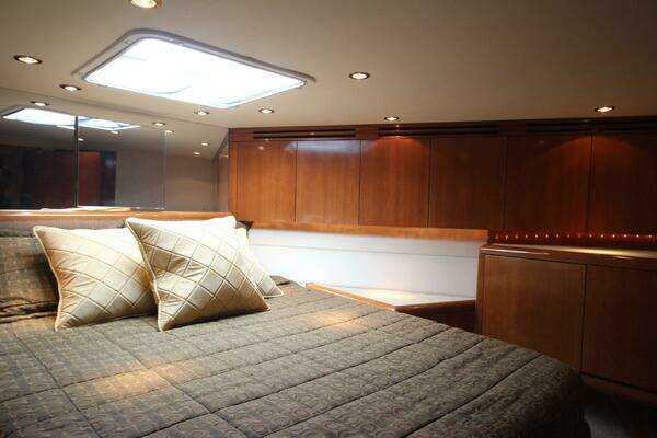 Hatteras 60 Convertible Yacht For Sale