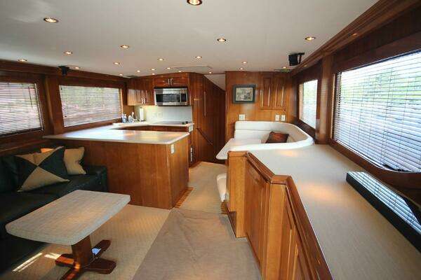Hatteras 60 Convertible Yacht For Sale