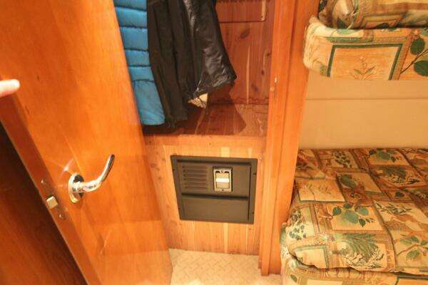 Hatteras 60 Convertible Yacht For Sale