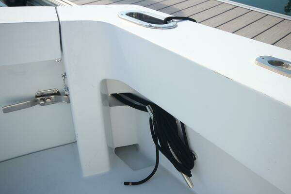 Hatteras 60 Convertible Yacht For Sale
