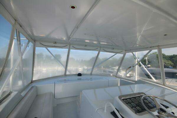 Hatteras 60 Convertible Yacht For Sale