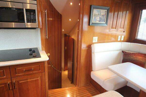 Hatteras 60 Convertible Yacht For Sale