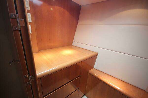 Hatteras 60 Convertible Yacht For Sale