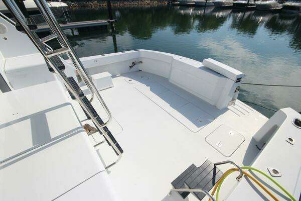 Hatteras 60 Convertible Yacht For Sale