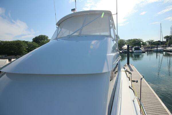 Hatteras 60 Convertible Yacht For Sale