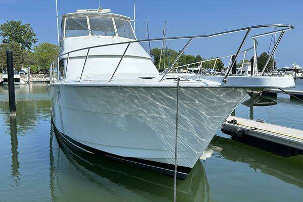 Hatteras 60 Convertible Yacht For Sale