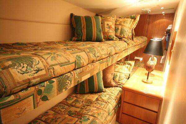 Hatteras 60 Convertible Yacht For Sale