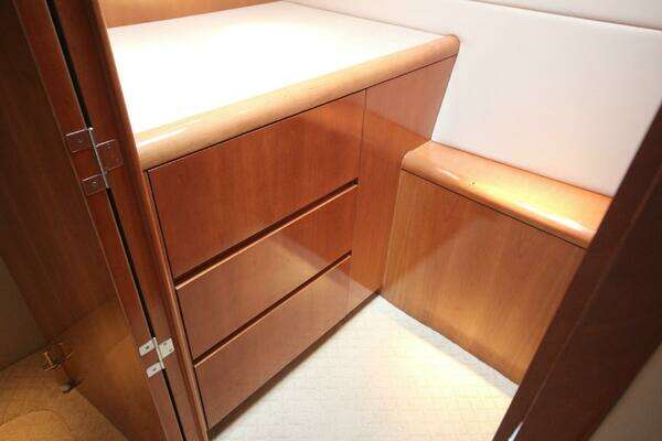 Hatteras 60 Convertible Yacht For Sale