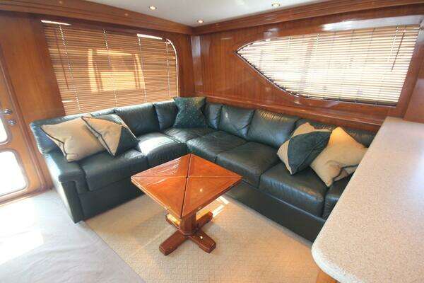 Hatteras 60 Convertible Yacht For Sale