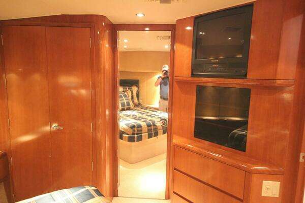 Hatteras 60 Convertible Yacht For Sale