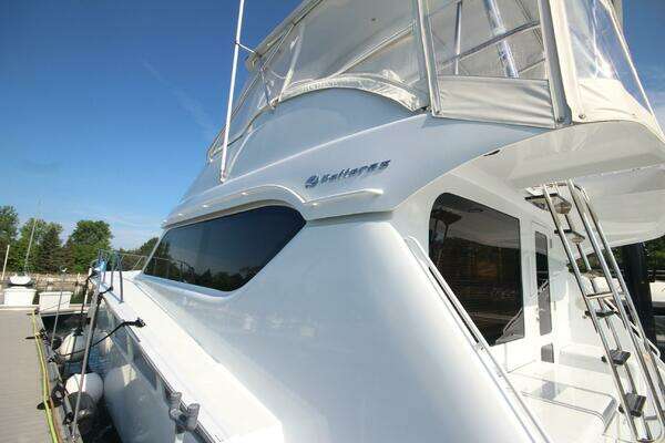 Hatteras 60 Convertible Yacht For Sale
