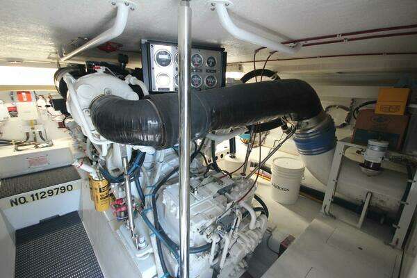 Hatteras 60 Convertible Yacht For Sale