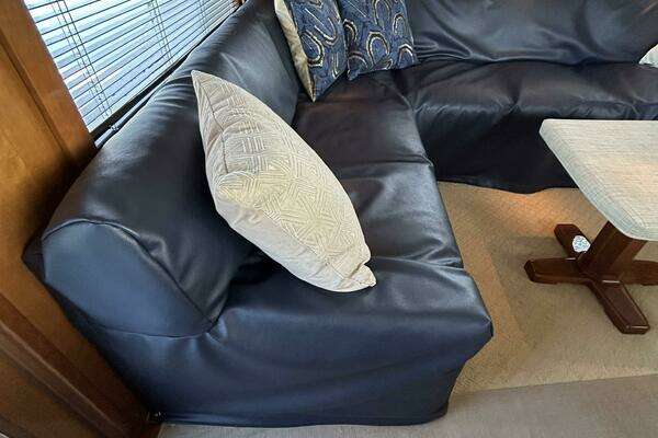 Hatteras 60 Convertible Yacht For Sale