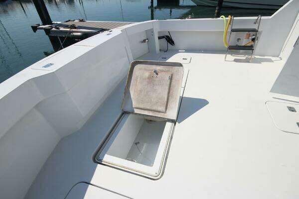 Hatteras 60 Convertible Yacht For Sale