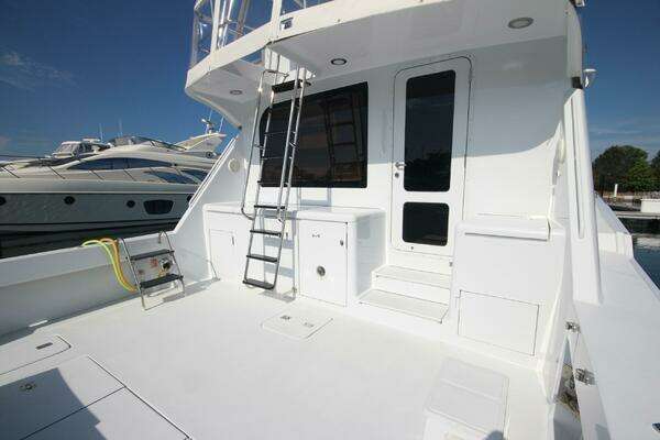 Hatteras 60 Convertible Yacht For Sale