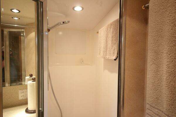 Hatteras 60 Convertible Yacht For Sale