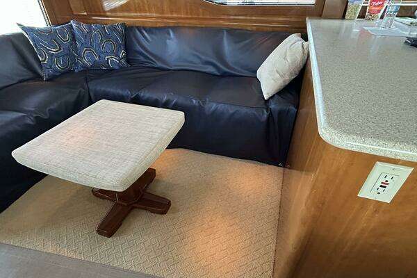 Hatteras 60 Convertible Yacht For Sale