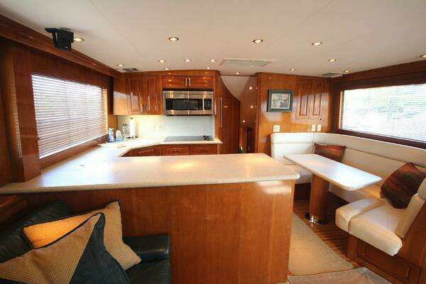 Hatteras 60 Convertible Yacht For Sale