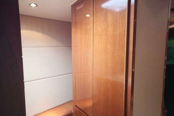 Hatteras 60 Convertible Yacht For Sale