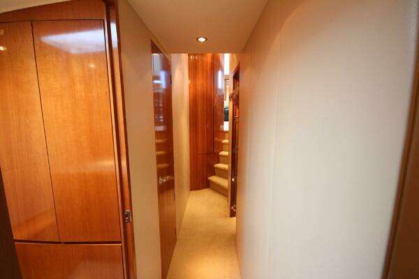 Hatteras 60 Convertible Yacht For Sale