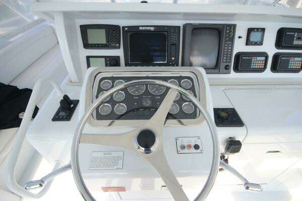 Hatteras 60 Convertible Yacht For Sale