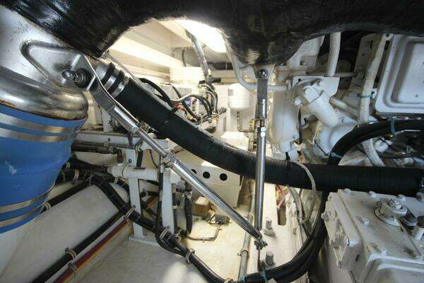 Hatteras 60 Convertible Yacht For Sale