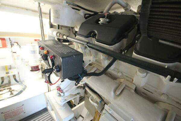 Hatteras 60 Convertible Yacht For Sale