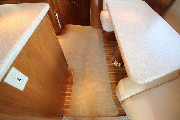 Hatteras 60 Convertible Yacht For Sale