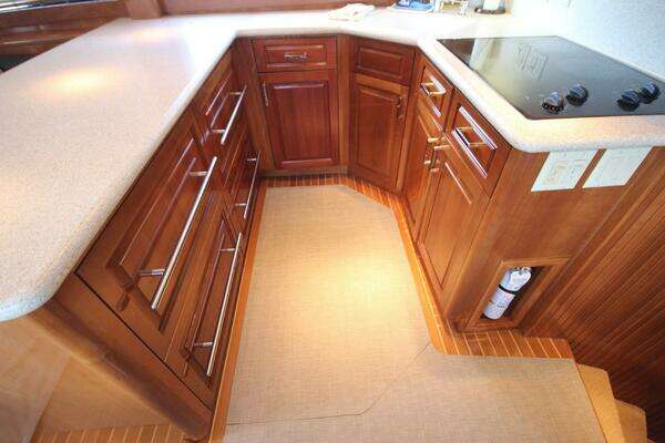 Hatteras 60 Convertible Yacht For Sale