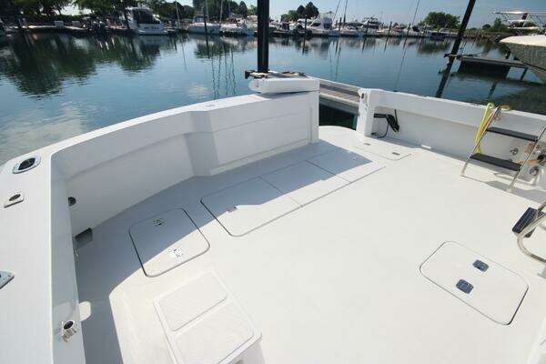 Hatteras 60 Convertible Yacht For Sale