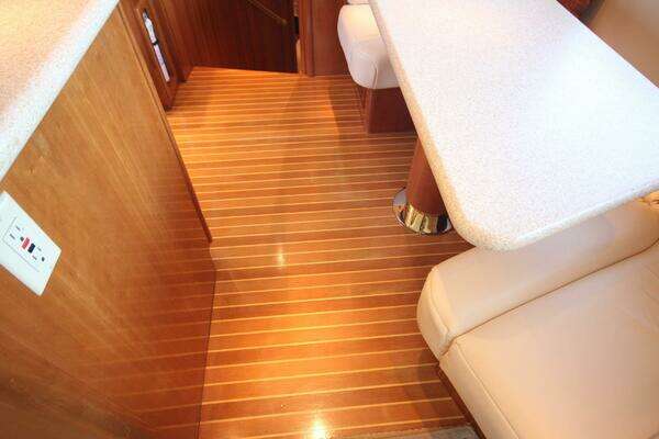 Hatteras 60 Convertible Yacht For Sale