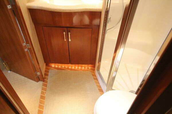 Hatteras 60 Convertible Yacht For Sale