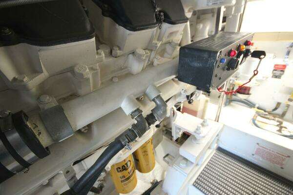 Hatteras 60 Convertible Yacht For Sale