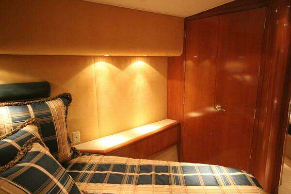 Hatteras 60 Convertible Yacht For Sale