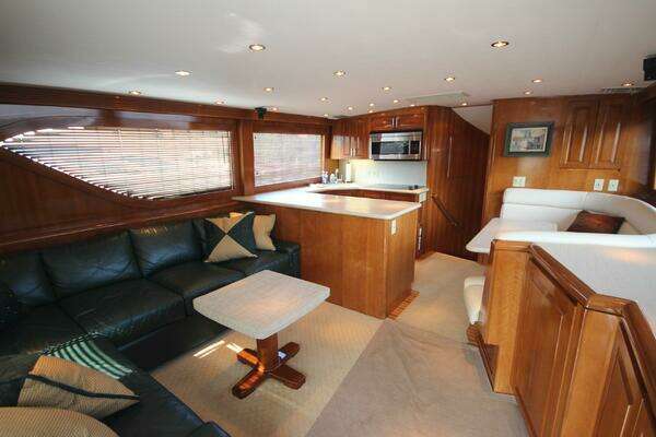 Hatteras 60 Convertible Yacht For Sale
