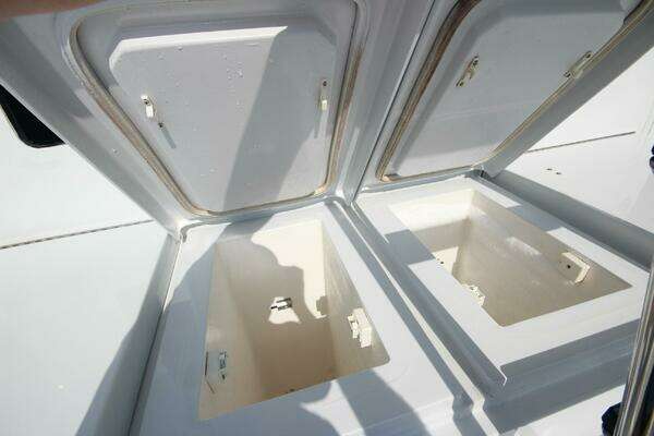 Hatteras 60 Convertible Yacht For Sale