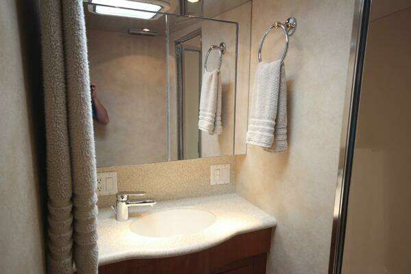 Hatteras 60 Convertible Yacht For Sale