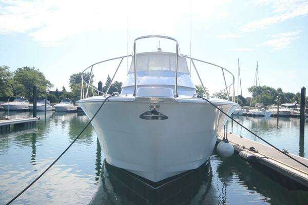Hatteras 60 Convertible Yacht For Sale