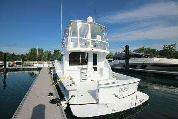 Hatteras 60 Convertible Yacht For Sale