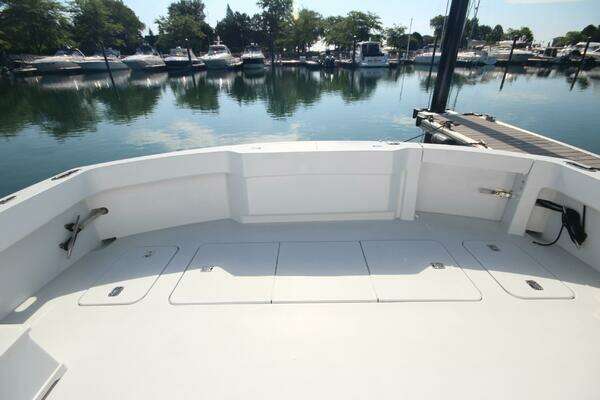 Hatteras 60 Convertible Yacht For Sale