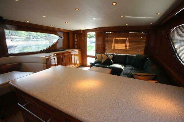 Hatteras 60 Convertible Yacht For Sale